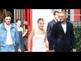 VIDEO: Défilé de Victoria Beckham : sa fille de 12 ans Harper angélique dans une longue robe blanche
