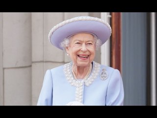 Queen gives below inflation pay rise to palace staff to help cost of living