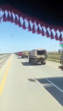 Azerbaycan askerleri Karabağ'a Türkiye ve Azerbaycan bayraklarıyla girdi