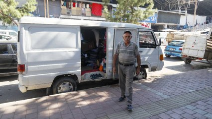 Seyyar pazarcılar, ‘parselledikleri’ kaldırımları binlerce liraya birbirine devrediyor