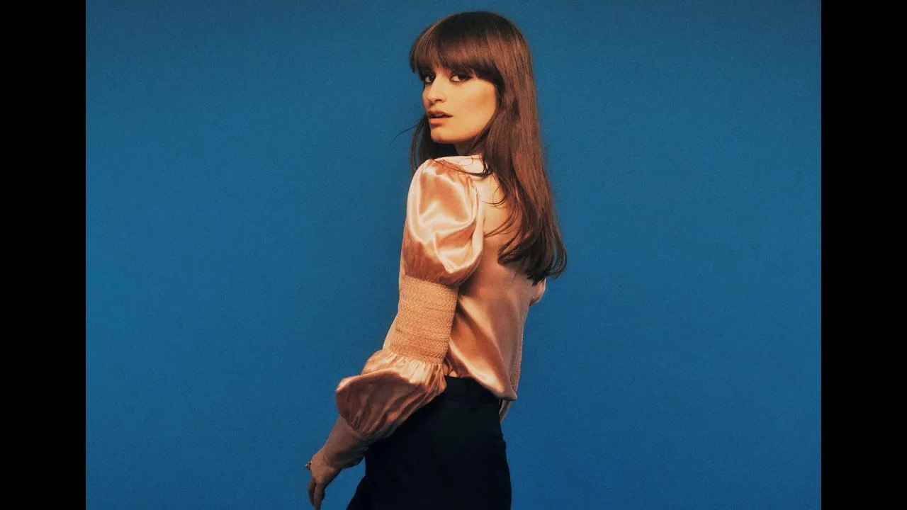 Clara Luciani maman  :la chanteuse officialise la naissance de son premier enfant avec Alex Kapranos