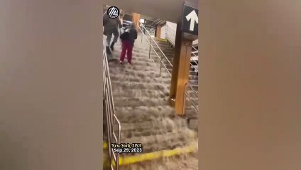 New York inondé ! Les rues transformées en lacs, les stations de métro inondées