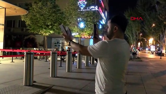 Les téléphones mobiles nouvellement lancés ont été amenés au magasin de Karaköy par hélicoptère