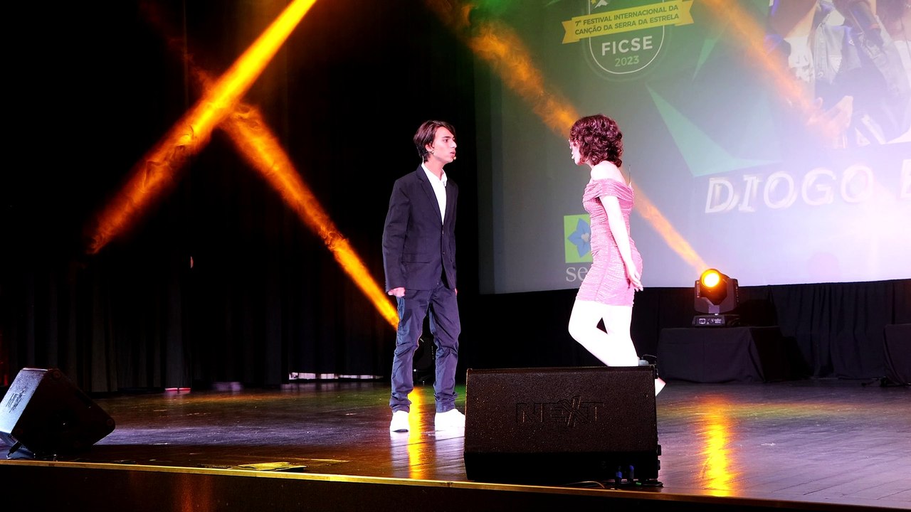 The Amazing Diogo Abreu and Eva Galváo Cover of Open Door live performance at FICSE 2023