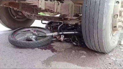 हमीरपुर: ट्रक ने भाइयों को रौंद कई मीटर घसीटी बाइक, एक की मौत दूसरा घायल