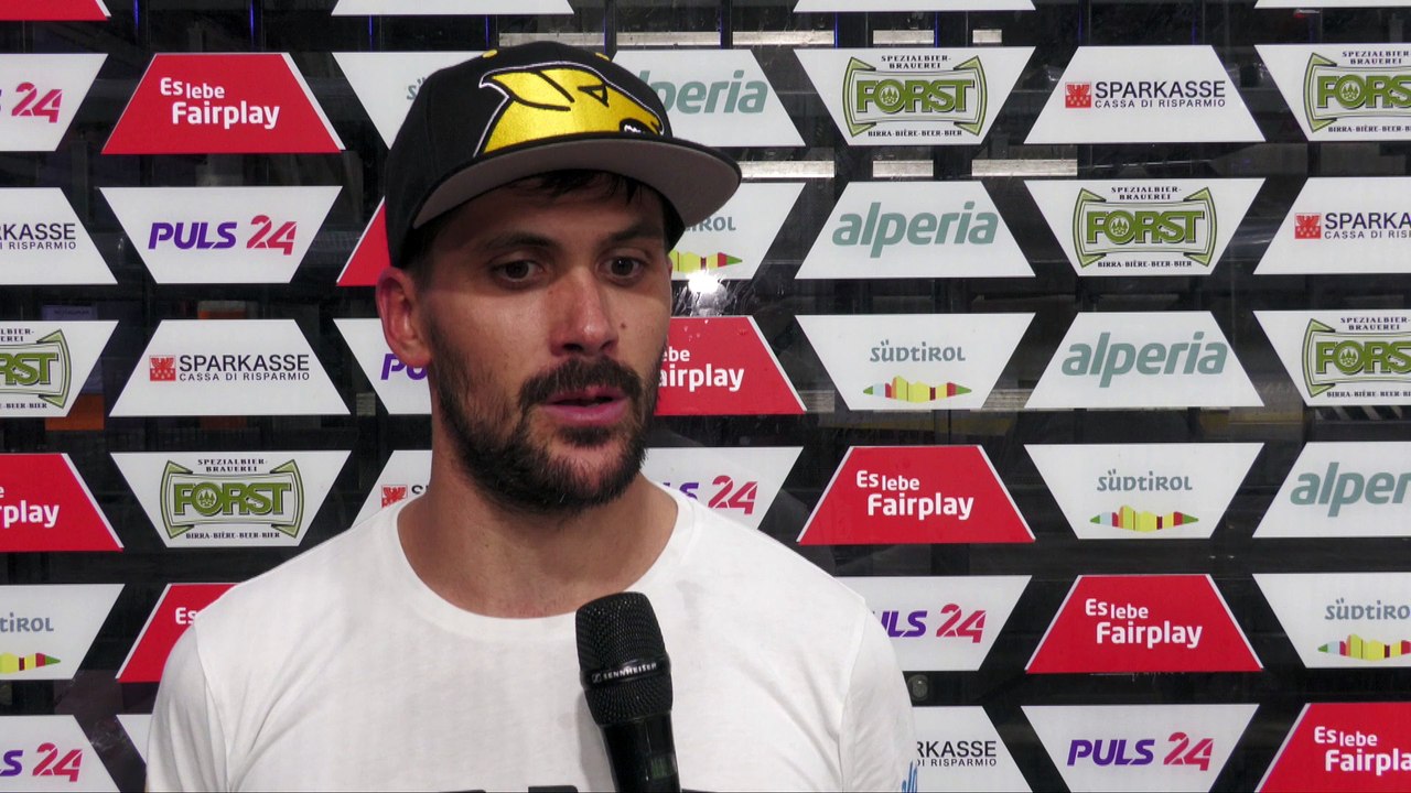 Andreas Bernard (PUS) nach dem Derbysieg gegen Bozen