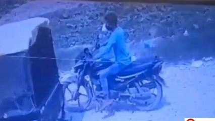 गोण्डा: मोटर साइकिल हुई चोरी, सीसीटीवी कैमरे में कैद हुई घटना