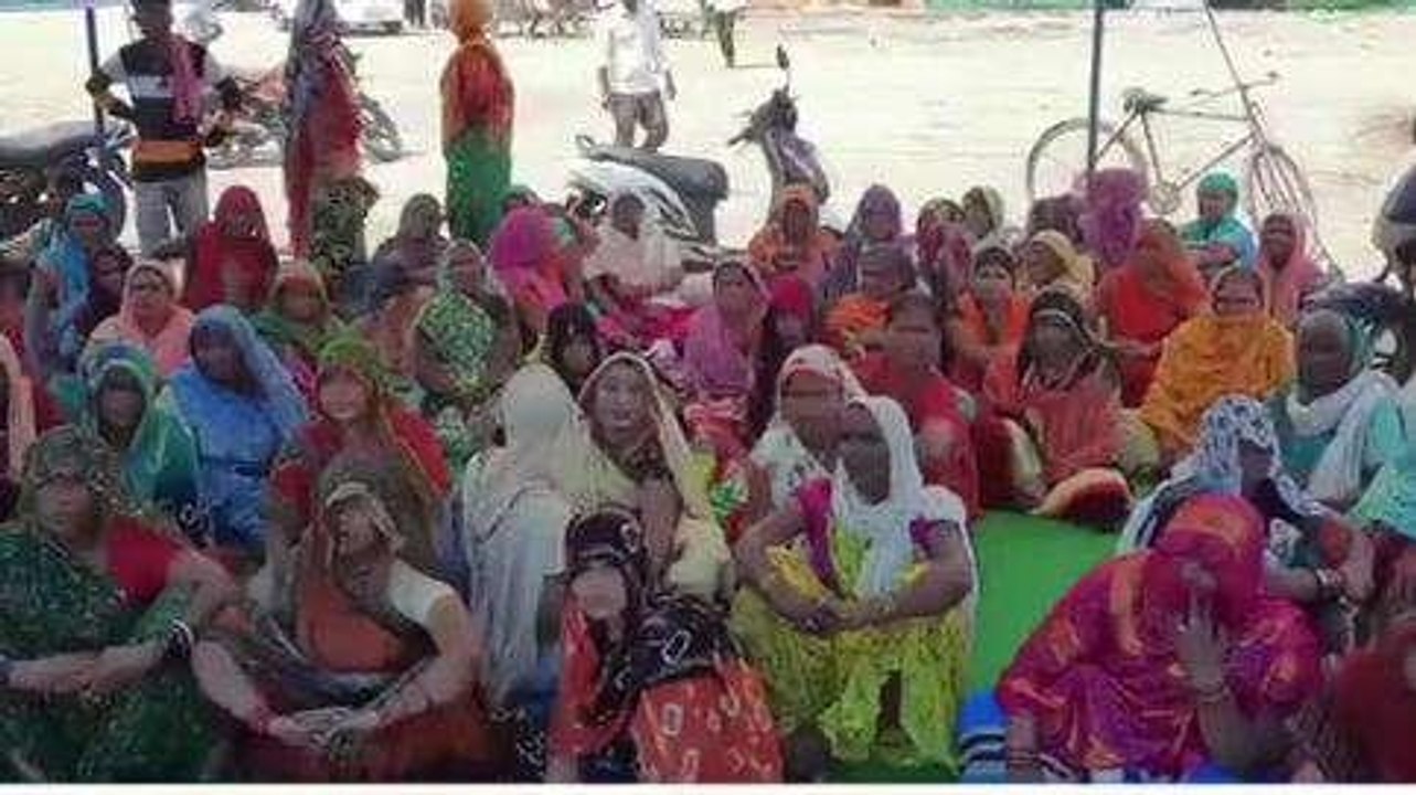 छतरपुर: विभिन्न मांगों को लेकर सफाई कर्मी बैठे हड़ताल पर, देखिए खबर