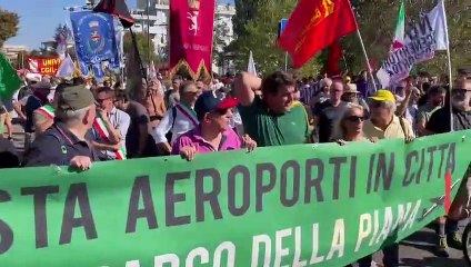 "No aeroporto", la manifestazione a Firenze