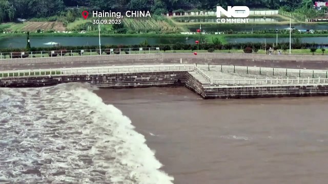 China's tidal bore on the Qiantang river draws eager spectators