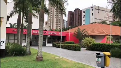Gato fica preso e mobiliza equipe dos Bombeiros ao Centro Cultural