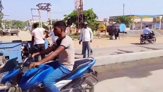 मनमानी: रीको क्षेत्र में डिवाइडर बनाने से भारी वाहनों का आवागमन बाधित