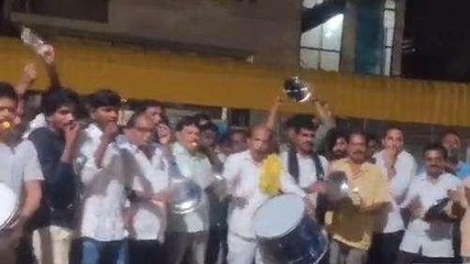 తూర్పు గోదావరి: డప్పు కొట్టి మోత మోగించిన జవహర్