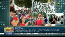 Residentes de Sevilla protestan contra cortes de luz y aumento del agua