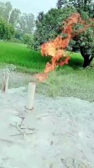 …जब हैंडपंप के बोर से निकलने लगी आग, देखें वीडियो