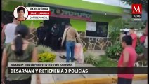 Pobladores desarman y retienen a 3 policías por supuesta extorsión en Veracruz