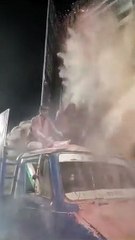 ਕੀ ਹਿੰਦੂ ਤਿਉਹਾਰ ਇਸ ਤਰ੍ਹਾਂ ਮਨਾਏ ਜਾਂਦੇ ਹਨ ਕਿ ਮਸਜਿਦ ਦੇ ਸਾਹਮਣੇ ਮਿੱਟੀ ਘੱਟੇ ਦੀਆਂ ਬੋਰੀਆਂ ਖਾਲੀ ਕਰ ਦਿੱਤੀਆਂ ਜਾਣ ?