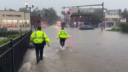 شاهد.. نيويورك تفرض حالة الطوارئ جراء الأمطار غير المسبوقة منذ عقود