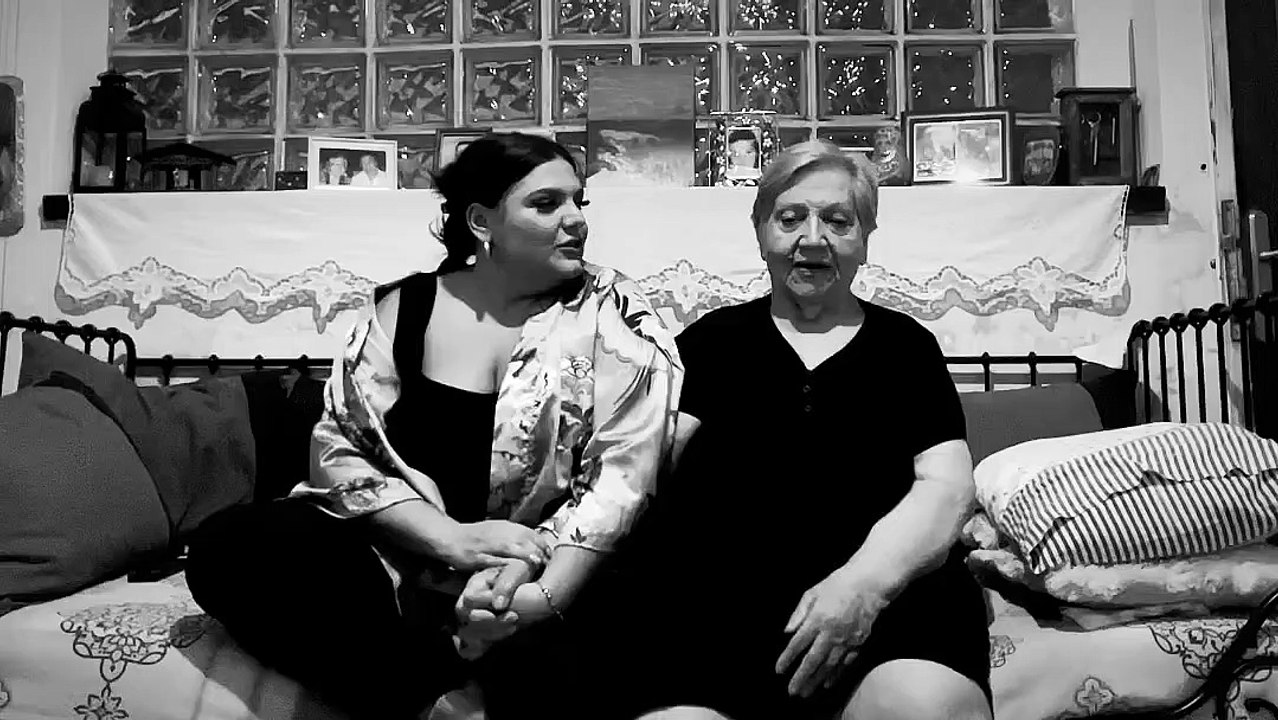 Μπάρκα: «Ραγίζει καρδιές» το βίντεο με τη γιαγι...