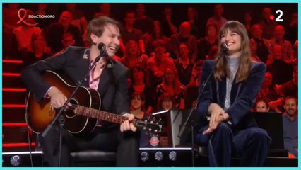 Taratata: Clara Luciani en couple sur le plateau, Nagui taquine son chéri Alex Kapranos