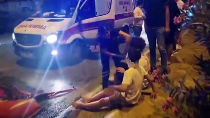 Muğla'da Otomobilin Tıra ve Kamyonete Çarpması Sonucu 3 Kişi Yaralandı