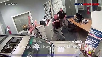 Momen Menegangkan saat Mobil SUV Tabrak Kantor Polisi di New Jersey