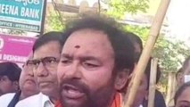 హైదరాబాద్: ప్రజలు రోడ్డు మీద చెత్త వేయడం ఆపాలి