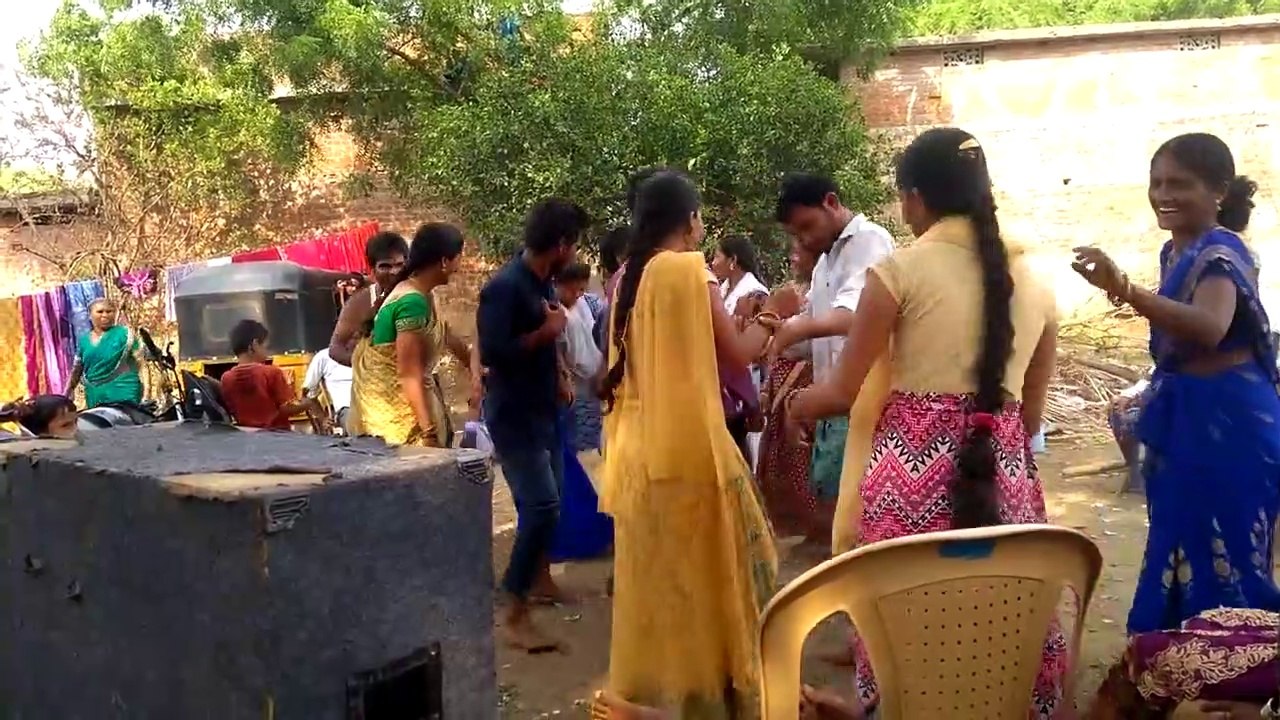 BEAUTIFUL VILLAGE GIRLS GUDIPANDUGA DANCE BHIMLATHANDA