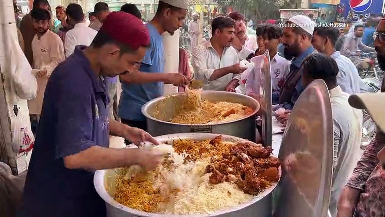 Famous Al-Rehman Biryani - People are Crazy for CHICKEN BIRYANI! Roadside Street Food Masala Biryani