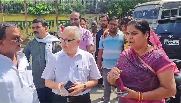 video- जर्जर रोड को लेकर उपायुक्त पर भड़कीं महापौर