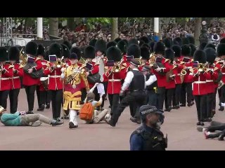 Trooping the Colour Met Police scramble to remove protesters rushing through parade