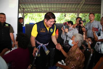 ลุยแก้ปัญหาน้ำท่วม ลำปาง แพร่ สุโขทัย แจกถุงยังชีพแก่ปชช.เดือดร้อนอุทกภัย