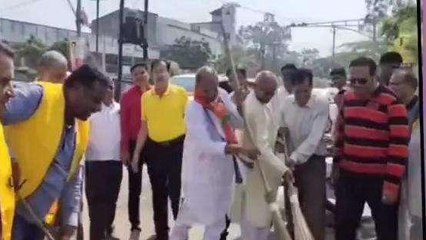 मंदसौर: स्वच्छ भारत स्वस्थ भारत अभियान के तहत सांसद ने लगाई झाड़ू, किया जागरूक