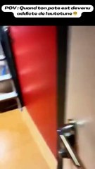 POV  Quand ton pote est devenu addicte de l'autotune 