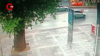 Teröristler saldırı girişimi öncesi kullandıkları araçla kameralara yansıdı