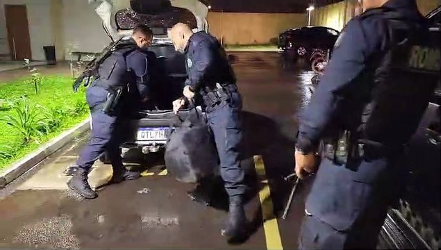 Motorista é preso com 60 quilos crack no porta-malas de carro em São José dos Pinhais; assista