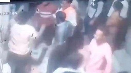 बरेली: होटल में खाना खा रहे युवक से दबंगों ने जमकर की मारपीट, वीडियो वायरल