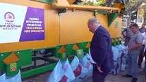Denizli Büyükşehir Belediyesi, Bozkurt ilçesinde çiftçilere tohum eleme makinesi ve gübre dağıtma römorku hibe etti