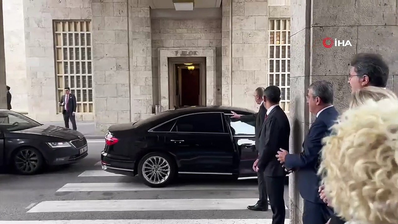 Meclis açılışına damga vuran kare! Kılıçdaroğlu kurultaydaki rakibi Özgür Özel ile tokalaştı