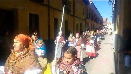 Carros engalanados en San Froilán