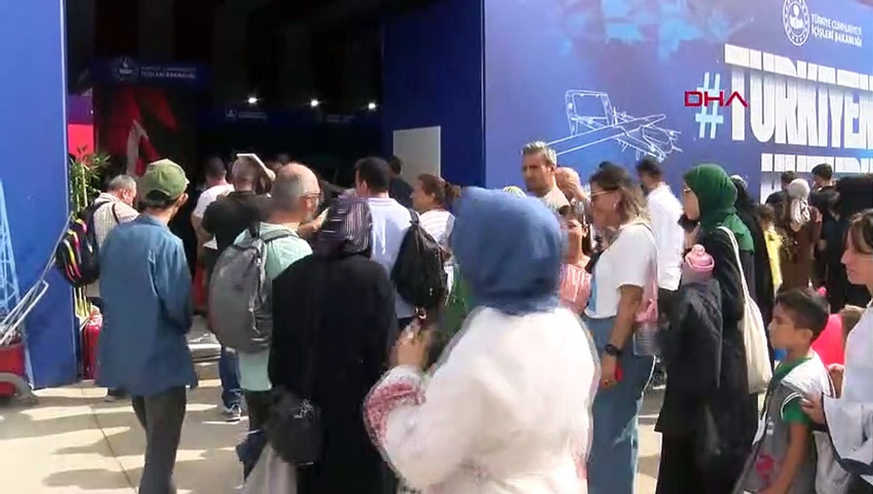 Spectacles aériens et images colorées au TEKNOFEST Izmir