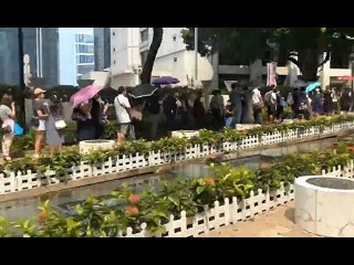Thousands queue in sweltering Hong Kong heat to pay tribute to Queen