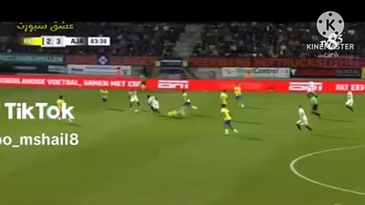 تدخل عنيـ.ف يفقد حارس فالفيك الوعي .. إصابة خطـ.يرة توقف مباراة أياكس في الدوري الهولندي!