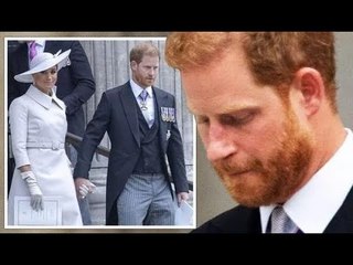 Harry e Meghan dalla faccia cupa volano a casa con un jet da £ 160.000 senza alcun segno di relazion