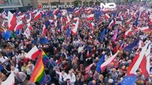 شاهد: بدعوة من المعارضة.. مئات الآلاف يتجمعون في وارسو للتعبئة للانتخابات المقبلة