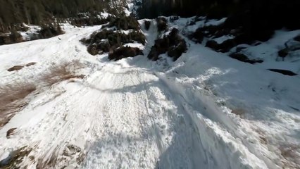 Avalanche caught CLOSE-UP by FPV drone