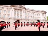 Bonne chance!' Les Queen's Guards rendent un hommage 