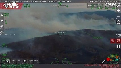 Australia, incendi nell'est del Paese: vigili del fuoco al lavoro