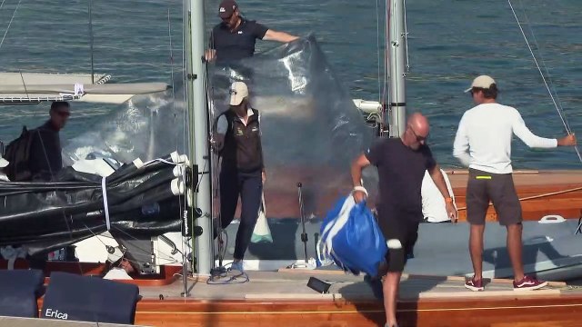 El Rey emérito desembarca de 'El Bribón' tras el tercer día de regatas