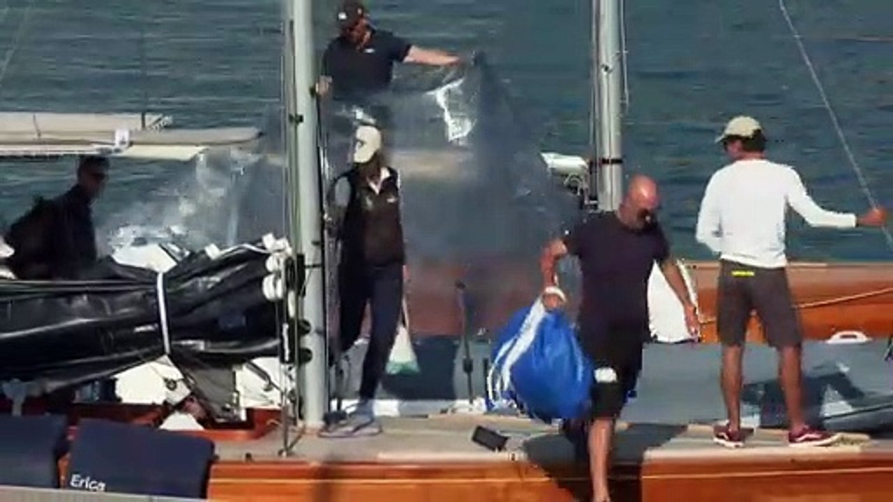 El rey emérito disfruta junto a la infanta Elena del tercer día de regatas